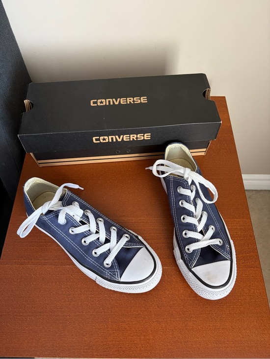 Converse Shoes - Converse Classic Low Top Sneakers - Navy & White